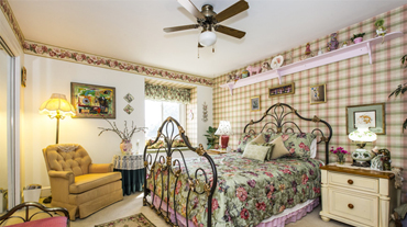 Warwick Guest Room - Charlotte Bed & Breakfast