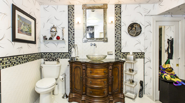 Viscaya Private Bathroom - Charlotte Bed & Breakfast