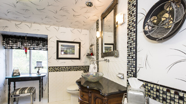 Viscaya Private Bathroom - Charlotte Bed & Breakfast